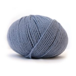 Stickad tröja Traktor - garnpaket i Bluum Pure Eco Baby Wool Stickning 4-6 år Dus Denim