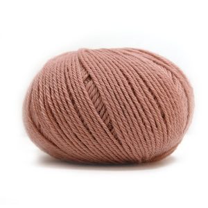 Sticad byxor - garnpaket i Bluum Pure Eco Baby Wool Stickning 2-3 år Dus gammelrosa