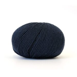 Stickad dress Räv - garnpaket i Bluum Pure Eco Baby Wool Marinblå Stickning 4-6 år