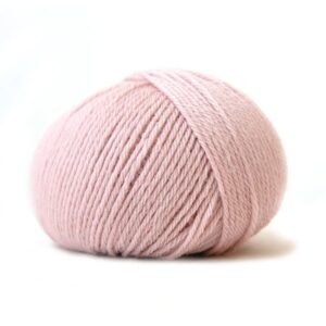 Stickningsset Traktor - garnpaket i Bluum Pure Eco Baby Wool Dus rosa Stickning 9-12 mån