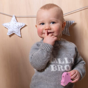 Bluum stickad tröja - Lillebror i Pure Eco Baby Wool