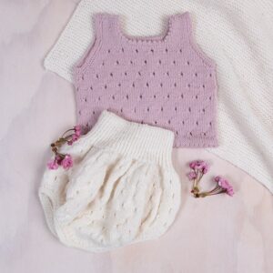 Bluum stickning- Topp och ballongbyxor i Pure Eco Baby Wool