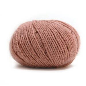 Stickningsset Bambi - garnpaket i Bluum Pure Eco Baby Wool Dus gammelrosa Stickning 9-12 mån