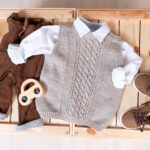 Bluum stickad väst - Fläta i Pure Eco Baby Wool