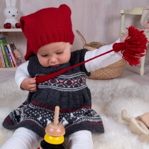 Bluum stickning - Kronklänning med tomteluva i Pure Eco Baby Wool