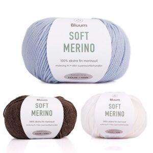 Bluum stickningsset - Får i skogen i Soft Merino Ull Ljus blå/Brunmelerad Stickning 2-3 år