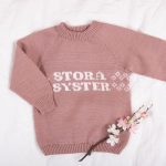 Bluum stickad tröja - Storasyster i Pure Eco Baby Wool