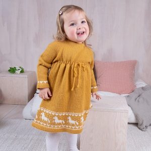 Bluum stickning - Häst-klänning i Pure Eco Baby Wool
