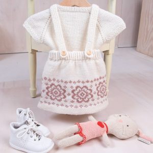 Bluum stickad kjol med hängslen och topp - Blommor i Pure Eco Baby Wool