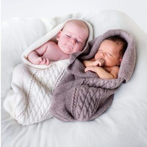 Bluum stickning - Myspåse Fläta, flera färgval i Pure Eco Baby Wool
