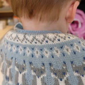 Bluum stickad tröja - Räv i Pure Eco Baby Wool