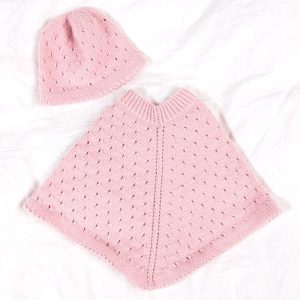 Buum stickning - Poncho och mössa med hålmönster i Soft Merino Ull