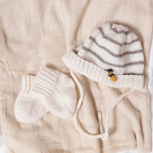 Stickad dress Raglan med Bin och mössa - garnpaket i Bluum Pure Eco Baby Wool