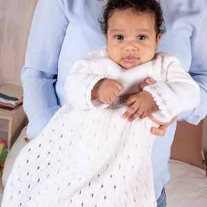 Stickad klänning Dopklänning - garnpaket i Bluum Soft Merino Ull