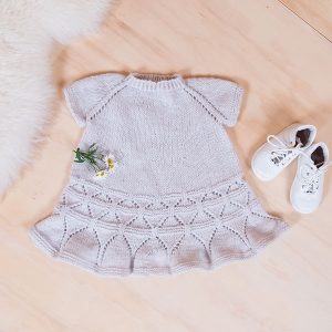 Stickning Ylva dansklänning - garnpaket från Bluum i Solo Cashmere, Sirissima stickning