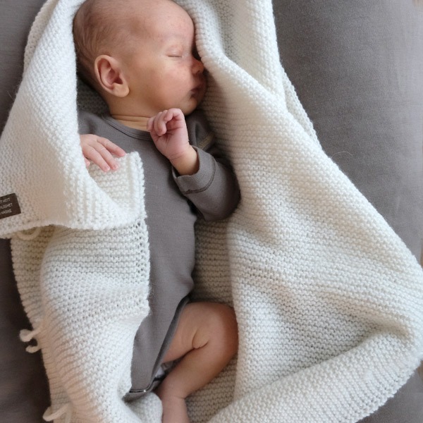 Stickning Babyfilt Kasper - garnpaket från Bluum i Solo Cashmere