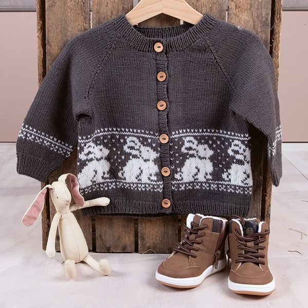 Stickad jacka Kanin - garnpaket i Bluum Pure Eco Baby Wool