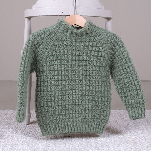 Stickad tröja Hugo - garnpaket från Bluum i Møy