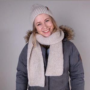 Stickad Mössa och halsduk i ribb vuxen - garnpaket från Bluum i Møy