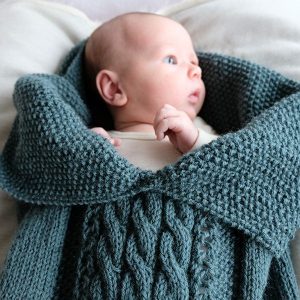 Stickad Myspåse Fläta - garnpaket i Bluum Pure Eco Baby Wool