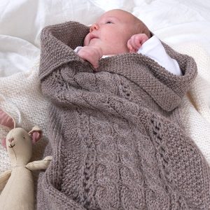 Stickad Myspåse Fläta - garnpaket i Bluum Pure Eco Baby Wool