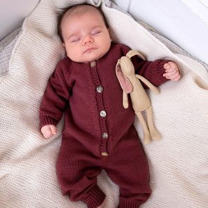 Stickad overall med raglan - garnpaket i Bluum Soft Merino Ull Stickning 2-3 år Ljung