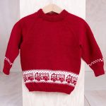 Stickad tröja Brandbil - garnpaket i Bluum Soft Merino Ull