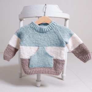 Stickad tröja Vår - garnpaket från Bluum i Fluffy Stickning 4-6 år Dusty petrol