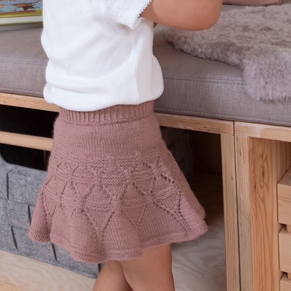 Stickad kjol Ylva danskjol - garnpaket i Bluum Pure Eco Baby Wool, Sirissima stickning