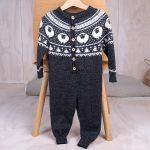 Stickad overall Lammet - garnpaket i Bluum Pure Eco Baby Wool