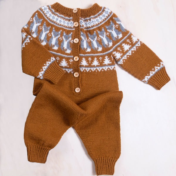 Stickad overall Räv - garnpaket i Bluum Pure Eco Baby Wool