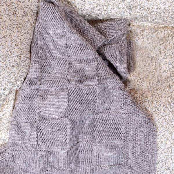 Stickad Bebisfilt - garnpaket i Bluum Pure Eco Baby Wool