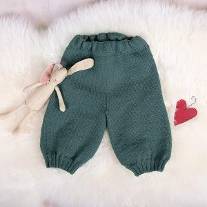 Stickat set Julväst 5 frg m/knäbyxa och tomteluva - garnpaket i Bluum Soft Merino Ull