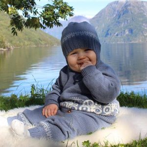 Stickat set Traktor - garnpaket från Bluum i Baby Ull