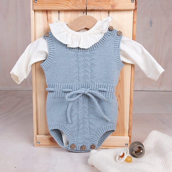 Stickade Bodys 2st med Hardanger-mönster - garnpaket i Bluum Pure Eco Baby Wool