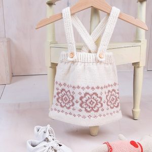 Stickat set kjol med hängslen och topp Blommor - garnpaket i Bluum Pure Eco Baby Wool
