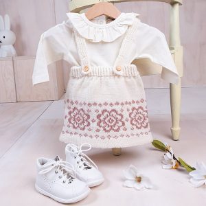 Stickat set kjol med hängslen och topp Blommor - garnpaket i Bluum Pure Eco Baby Wool