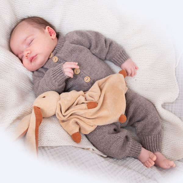 Stickad overall Raglan - garnpaket i Bluum Pure Eco Baby Wool