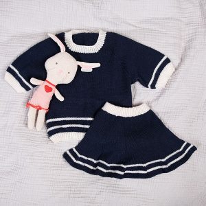 Stickat set Sjöman T-shirt m/kjol - garnpaket i Bluum Pure Eco Baby Wool