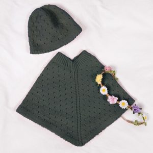 Stickat set Poncho och mössa med hålmönster - garnpaket i Bluum Soft Merino Ull Stickning 3-4 år Petrol