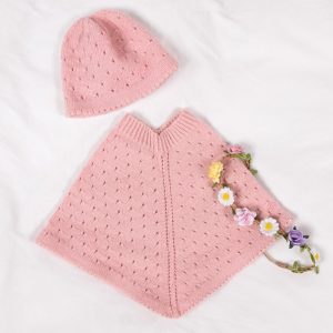 Stickat set Poncho och mössa med hålmönster - garnpaket i Bluum Soft Merino Ull Stickning 6-12 mån Rosa