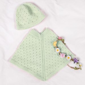 Stickat set Poncho och mössa med hålmönster - garnpaket i Bluum Soft Merino Ull Stickning 6-8 år Mintgrön