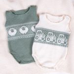 Stickade Bodys 2st Lammet och Traktor - garnpaket i Bluum Pure Eco Baby Wool