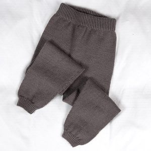 Stickat set Jubel m/tröja, byxa och mössa - garnpaket i Bluum Soft Merino Ull