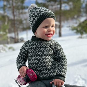 Stickat set Snöflinga-tröja och mössa - garnpaket i Bluum Soft Merino