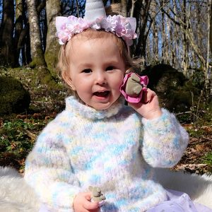 Stickad tröja Unicorn - garnpaket från Bluum i Fnugg