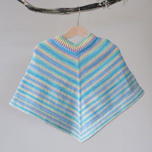 Stickad Poncho Färgspel - garnpaket i Bluum Soft Merino Ull