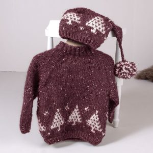 Stickad tröja Julgran m/luva - garnpaket från Bluum i Møy Tweed Stickning 2-3 år Bordeaux