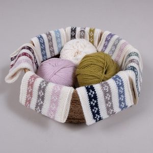 Stickad tröja Randiga pussar - garnpaket i Bluum Pure Eco Baby Wool