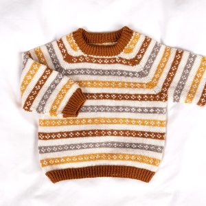 Stickad tröja Randiga pussar - garnpaket i Bluum Pure Eco Baby Wool Stickning 6-8 år Mörk ockra